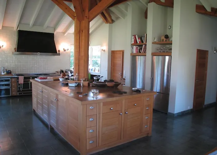 Les Maisons Des Soeurs סן-ז'וליין-אן-בורן